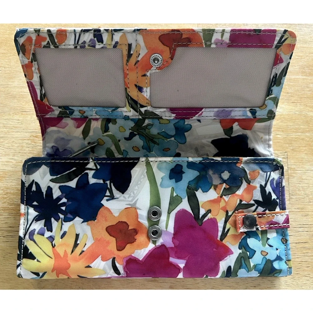 Kipling Multi Color Floral Wallet Tropical Print Gorgeous EUC Snap Closure